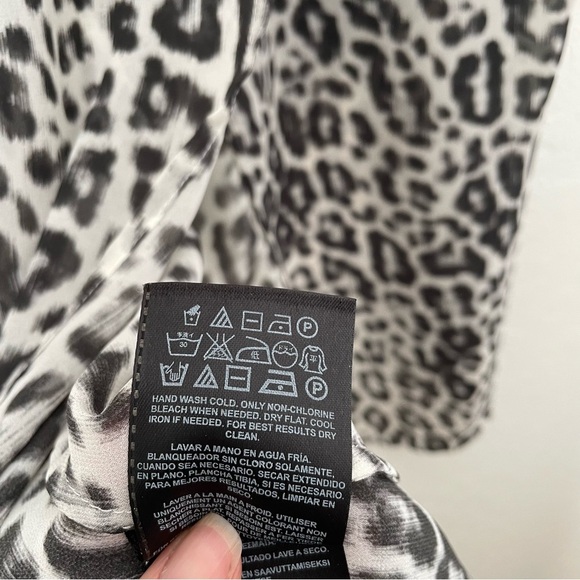 Guess Leopard Printed Sheer Blouse Button Down Sleeveless Top Size M Chiffon - Picture 11 of 14